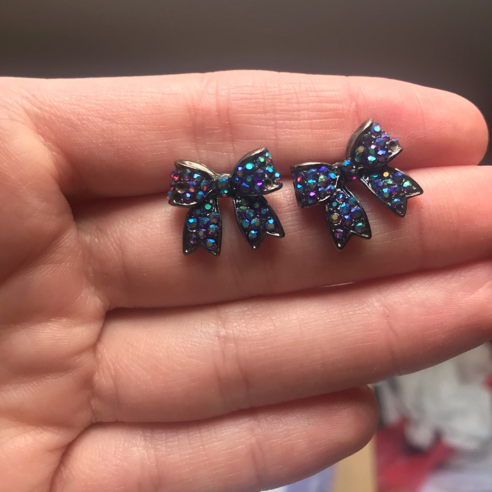 Super Posh Bow Studs!